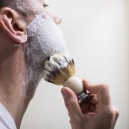 Utiliser son blaireau de rasage. Les conseils du spécialiste rasoir-service.fr